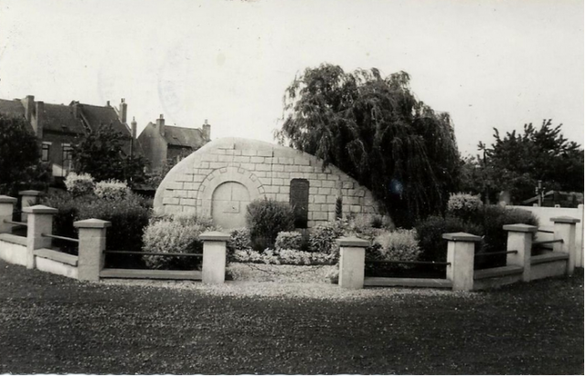 34 ascq - monument fusilles de seclin